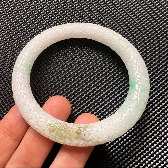 💚💯Authentic unique traditional style carved white Jade bangle translucent - Picture 7 of 14